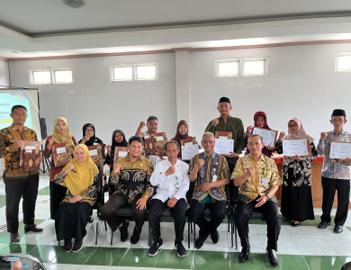 Penetapan dan penyerahan penghargaan adiwiyata kabupaten